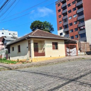 Casa com 76m², 3 dormitórios, 1 vaga, no bairro Marechal Floriano em Caxias do Sul para Comprar