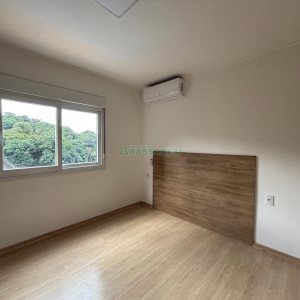 Apartamento com 93m², 3 dormitórios, 1 vaga, no bairro Madureira em Caxias do Sul para Alugar