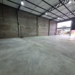 Pavilhão com 288m², no bairro Desvio Rizzo em Caxias do Sul para Alugar
