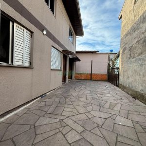 Casa com 82m², 3 dormitórios, 3 vagas, no bairro Serrano em Caxias do Sul para Alugar