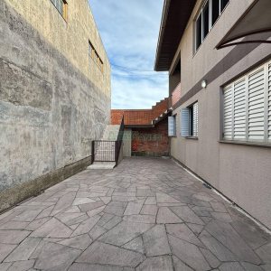 Casa com 82m², 3 dormitórios, 3 vagas, no bairro Serrano em Caxias do Sul para Alugar