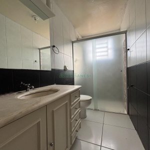 Casa com 82m², 3 dormitórios, 3 vagas, no bairro Serrano em Caxias do Sul para Alugar