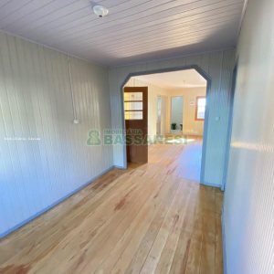 Casa com 100m², 2 dormitórios, 1 vaga, no bairro Medianeira em Caxias do Sul para Comprar