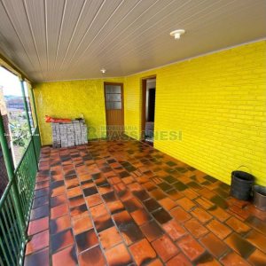 Casa com 100m², 2 dormitórios, 1 vaga, no bairro Medianeira em Caxias do Sul para Comprar