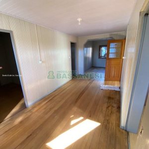 Casa com 100m², 2 dormitórios, 1 vaga, no bairro Medianeira em Caxias do Sul para Comprar