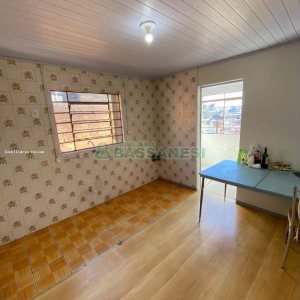 Casa com 100m², 2 dormitórios, 1 vaga, no bairro Medianeira em Caxias do Sul para Comprar