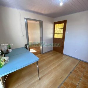 Casa com 100m², 2 dormitórios, 1 vaga, no bairro Medianeira em Caxias do Sul para Comprar