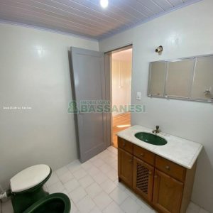 Casa com 100m², 2 dormitórios, 1 vaga, no bairro Medianeira em Caxias do Sul para Comprar