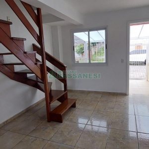 Sobrado com 60m², 2 dormitórios, 2 vagas, no bairro Cidade Nova em Caxias do Sul para Alugar