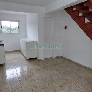 Sobrado com 60m², 2 dormitórios, 2 vagas, no bairro Cidade Nova em Caxias do Sul para Alugar