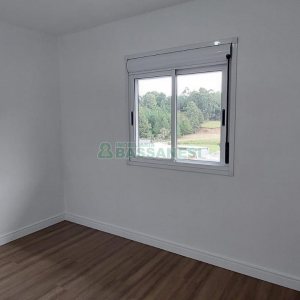 Sobrado com 60m², 2 dormitórios, 2 vagas, no bairro Cidade Nova em Caxias do Sul para Alugar