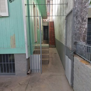 Casa com 253m², 5 dormitórios, no bairro São Leopoldo em Caxias do Sul para Comprar