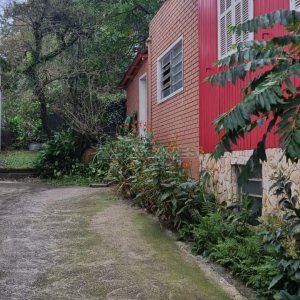 Casa com 100m², 3 dormitórios, 1 vaga, no bairro Panazzolo em Caxias do Sul para Comprar