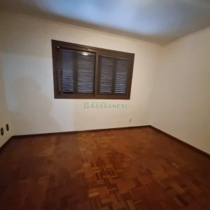 Casa com 270m², 3 dormitórios, 1 vaga, no bairro Bela Vista em Caxias do Sul para Alugar
