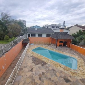 Casa com 270m², 3 dormitórios, 1 vaga, no bairro Bela Vista em Caxias do Sul para Alugar