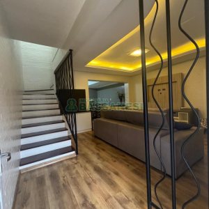 Sobrado Mobiliado com 105m², 2 dormitórios, 2 vagas, no bairro Santa Catarina em Caxias do Sul para Alugar