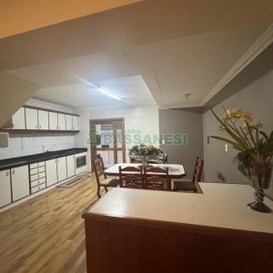 Sobrado Mobiliado com 105m², 2 dormitórios, 2 vagas, no bairro Santa Catarina em Caxias do Sul para Alugar