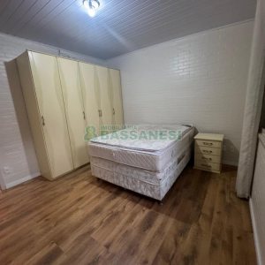 Sobrado Mobiliado com 105m², 2 dormitórios, 2 vagas, no bairro Santa Catarina em Caxias do Sul para Alugar