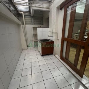 Sobrado Mobiliado com 105m², 2 dormitórios, 2 vagas, no bairro Santa Catarina em Caxias do Sul para Alugar