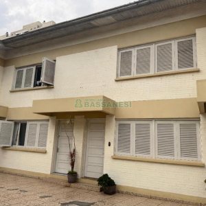 Sobrado Mobiliado com 105m², 2 dormitórios, 2 vagas, no bairro Santa Catarina em Caxias do Sul para Alugar