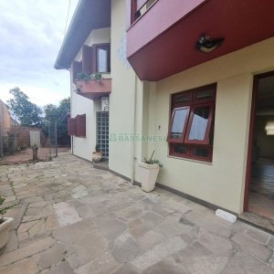 Casa Mobiliada com 200m², 3 dormitórios, 2 vagas, no bairro Santa Lúcia em Caxias do Sul para Alugar