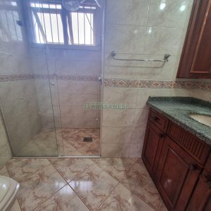 Casa Mobiliada com 200m², 3 dormitórios, 2 vagas, no bairro Santa Lúcia em Caxias do Sul para Alugar