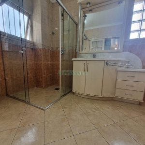 Casa Mobiliada com 200m², 3 dormitórios, 2 vagas, no bairro Santa Lúcia em Caxias do Sul para Alugar