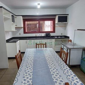 Casa com 130m², 2 dormitórios, 4 vagas, no bairro São Cristóvão em Caxias do Sul para Alugar