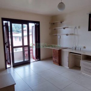 Casa com 130m², 2 dormitórios, 4 vagas, no bairro São Cristóvão em Caxias do Sul para Alugar