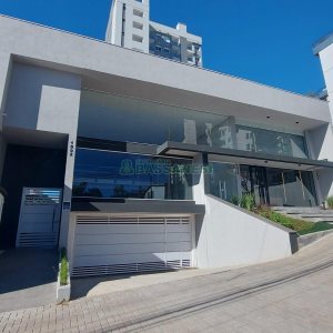 Apto Mobiliado com 45m², 1 dormitório, 1 vaga, no bairro Lourdes em Caxias do Sul para Alugar