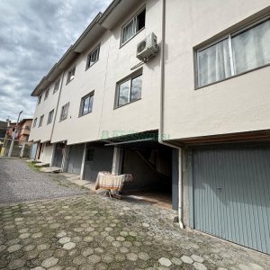 Casa com 76m², 2 dormitórios, 1 vaga, no bairro São Caetano em Caxias do Sul para Alugar