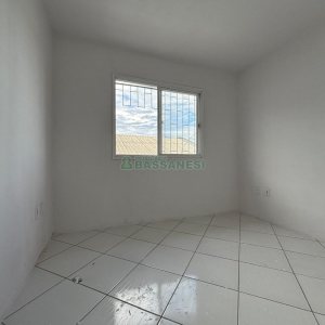 Casa com 76m², 2 dormitórios, 1 vaga, no bairro São Caetano em Caxias do Sul para Alugar