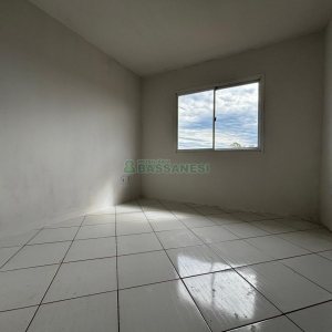 Casa com 76m², 2 dormitórios, 1 vaga, no bairro São Caetano em Caxias do Sul para Alugar