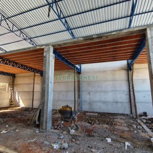 Pavilhão com 430m², no bairro Presidente Vargas em Caxias do Sul para Alugar ou Comprar
