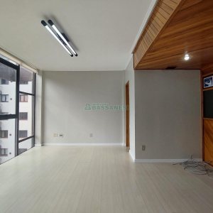 Sala com 60m², no bairro Centro em Caxias do Sul para Alugar