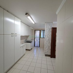 Apartamento com 187m², 3 dormitórios, 2 vagas, no bairro Lourdes em Caxias do Sul para Comprar