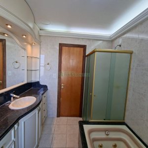 Apartamento com 187m², 3 dormitórios, 2 vagas, no bairro Lourdes em Caxias do Sul para Comprar