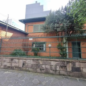 Casa com 311m², 3 dormitórios, 4 vagas, no bairro São Pelegrino em Caxias do Sul para Comprar