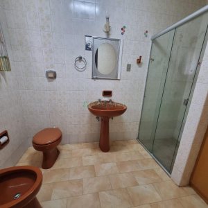 Casa com 311m², 3 dormitórios, 4 vagas, no bairro São Pelegrino em Caxias do Sul para Comprar