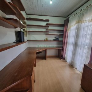 Casa com 311m², 3 dormitórios, 4 vagas, no bairro São Pelegrino em Caxias do Sul para Comprar