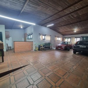 Casa com 311m², 3 dormitórios, 4 vagas, no bairro São Pelegrino em Caxias do Sul para Comprar