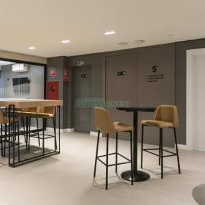 Sala com 17m², no bairro Exposição em Caxias do Sul para Comprar