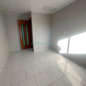 Sobrado com 85m², 2 dormitórios, 1 vaga, no bairro Salgado Filho em Caxias do Sul para Comprar