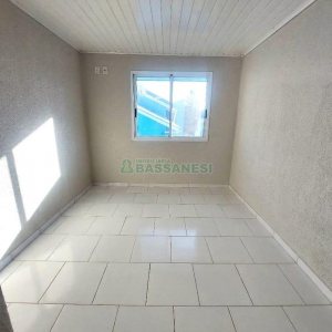 Sobrado com 85m², 2 dormitórios, 1 vaga, no bairro Salgado Filho em Caxias do Sul para Comprar