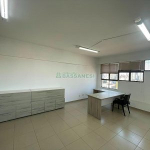 Sala com 47m², 1 vaga, no bairro Rio Branco em Caxias do Sul para Comprar