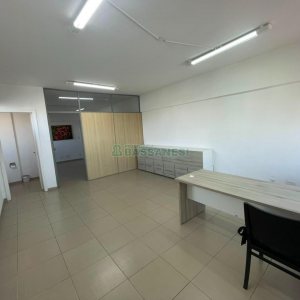 Sala com 47m², 1 vaga, no bairro Rio Branco em Caxias do Sul para Comprar
