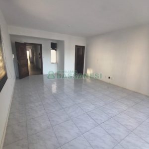 Sala com 42m², no bairro Centro em Caxias do Sul para Comprar
