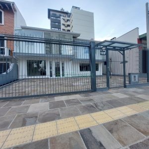 Loja com 335m², 8 vagas, no bairro Panazzolo em Caxias do Sul para Alugar