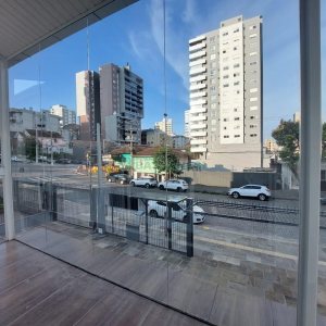 Loja com 335m², 8 vagas, no bairro Panazzolo em Caxias do Sul para Alugar