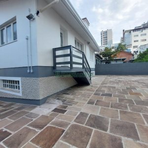 Loja com 335m², 8 vagas, no bairro Panazzolo em Caxias do Sul para Alugar